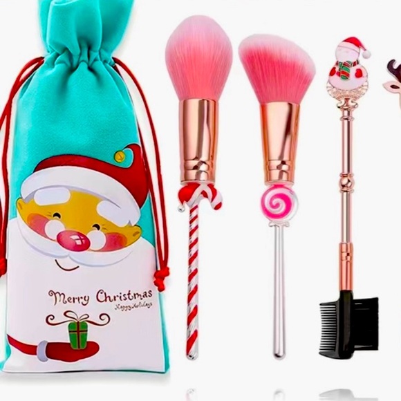 Christmas Themed Makeup Brushes - Picture 1 of 4
